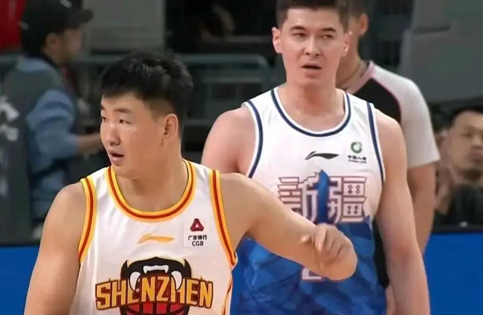 包含新疆男篮与福建赛前备战，全队士气高涨的词条