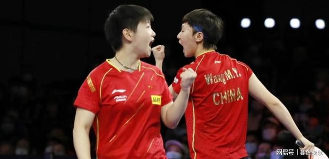 开云体育网页版-王励勤率三奥运冠军亮相!孙颖莎王曼昱同台较量(奥运会王励勤换拍)