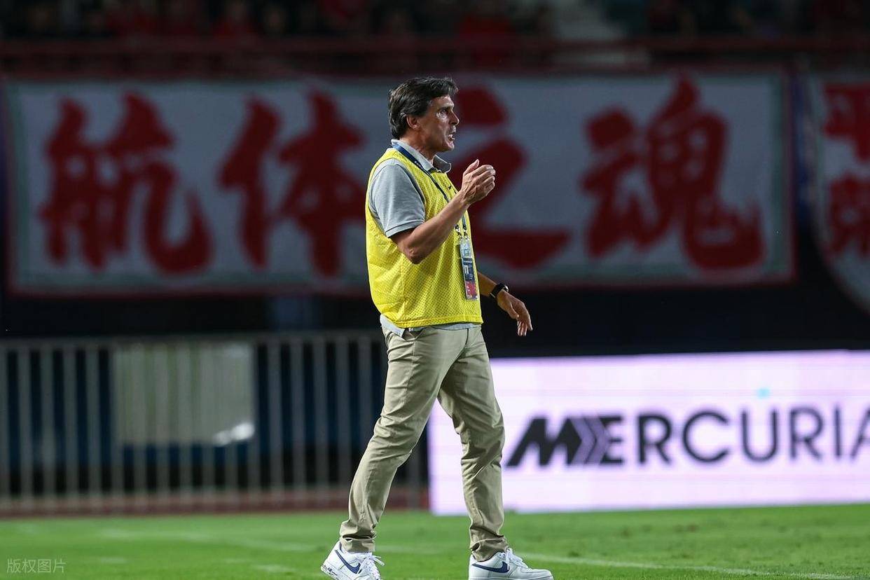 包含足协杯-王上源钟义浩相互传射河南3-2逆转浙江的词条