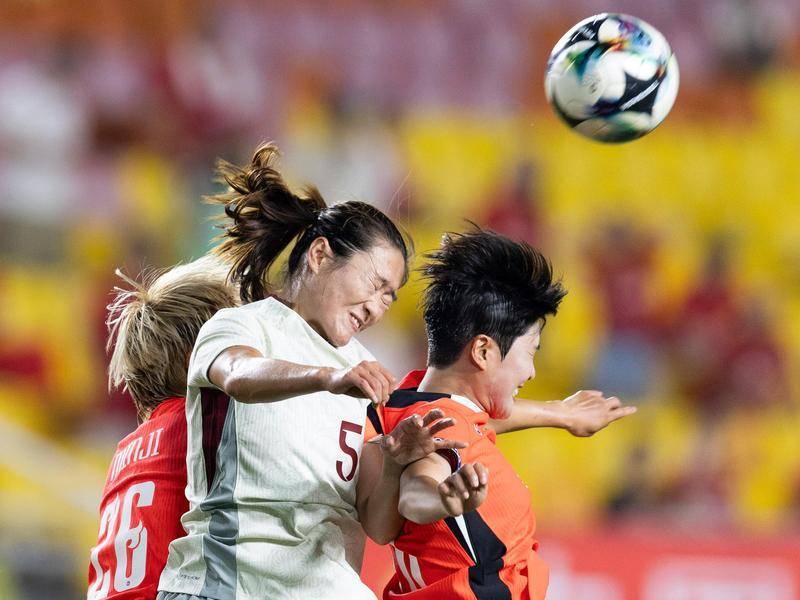 东亚杯-补时阶段险失球中国女足雨战0-0日本队无缘冠军的简单介绍