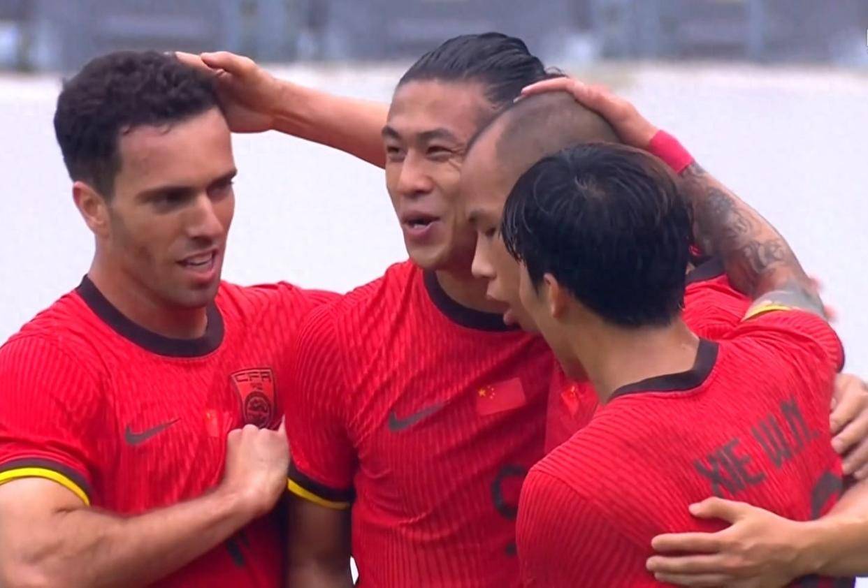 东亚杯-黄政宇首球国足两中门框1-0中国香港获季军的简单介绍