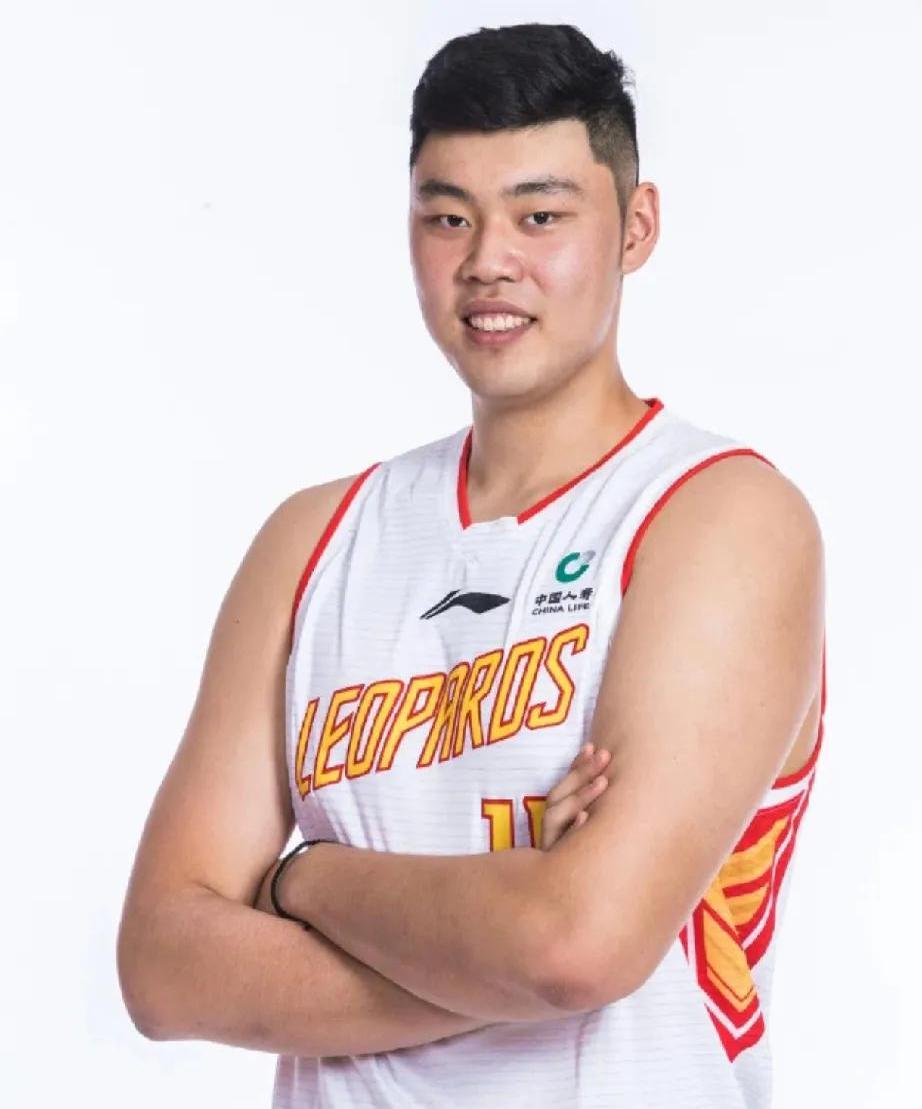 前深圳男篮中锋赵义明加盟湖北男篮，出战NBL联赛