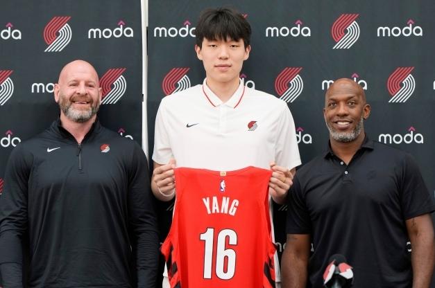 开云体育登录入口-关于杨瀚森要提高篮板能力否则他很难超越克林根成为首发的信息